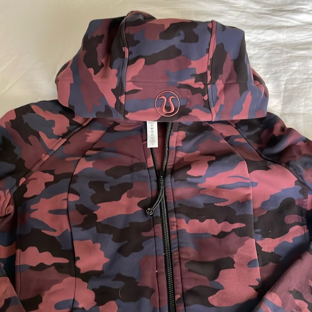 Lululemon Camo Scuba Hoodie Size 6